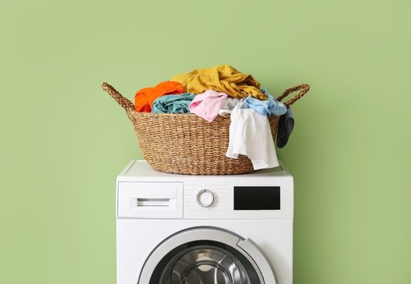 ランドリー収納のポイント3：洗濯機上に収納をプラスする